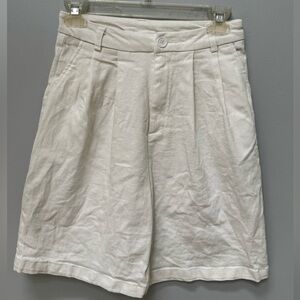 Cider White Linen Shorts in XS